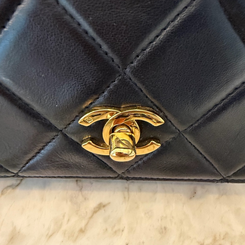 Chanel Quilted Lambskin Single Flap Shoulder Bag in Black with Gold Hardware - Picture 5 of 17